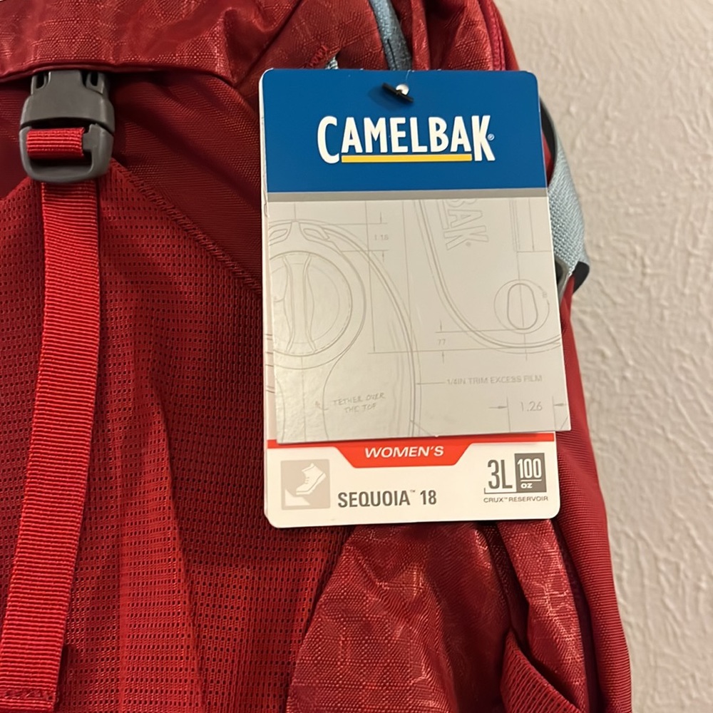 NWT Red CamelBak Women’s Sequoia 18 Hydration Pack - Picture 2 of 4